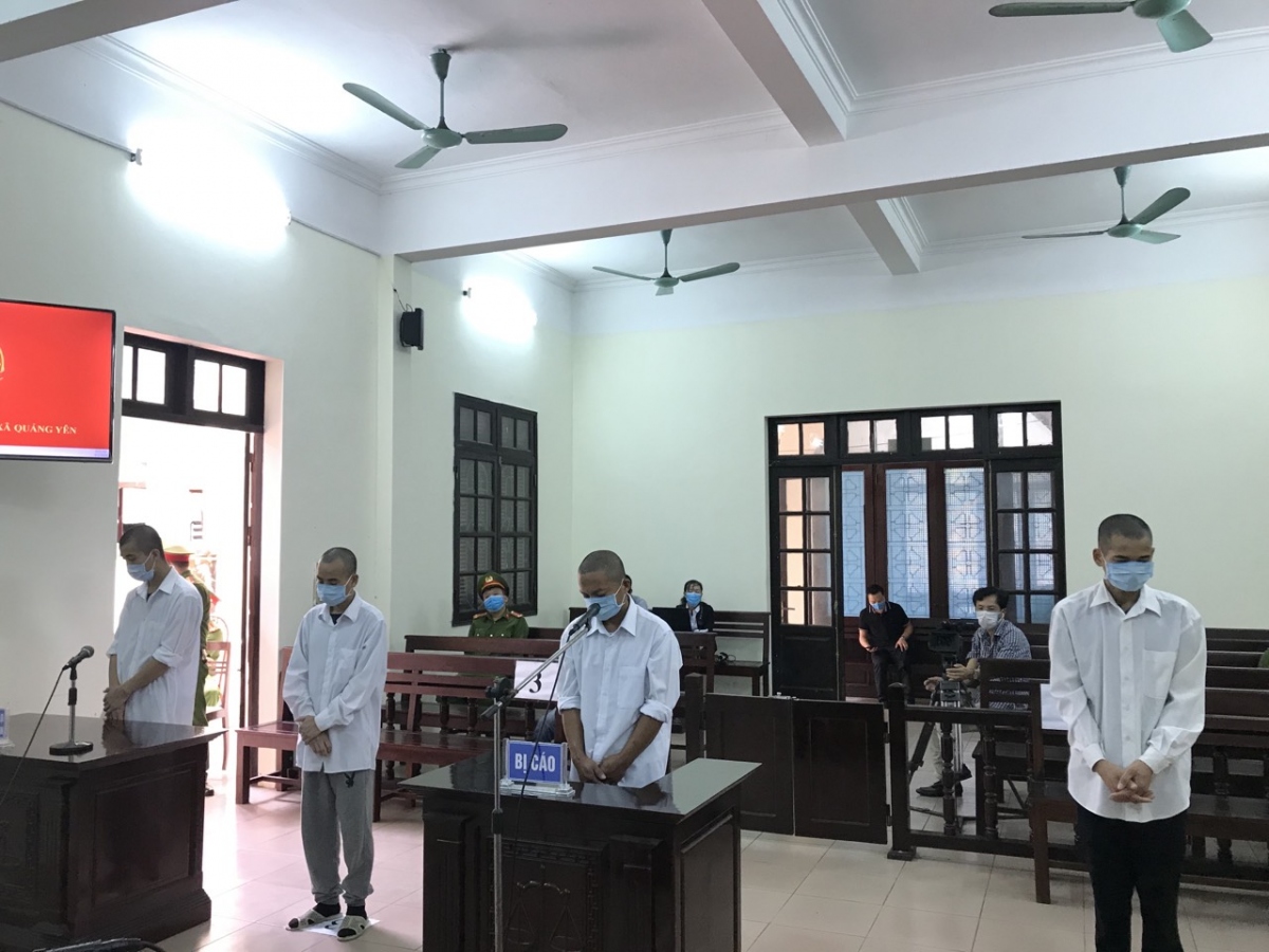 30 tháng tù giam cho 4 đối tượng hành hung cán bộ phòng dịch ở Quảng Ninh